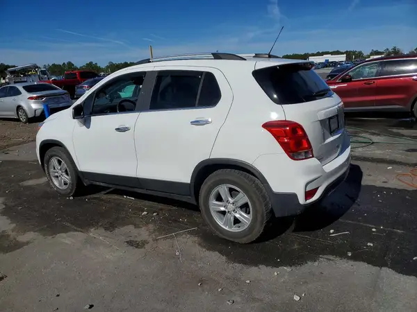 KL7CJLSB1KB751977 2019 CHEVROLET TRAX - Image 2