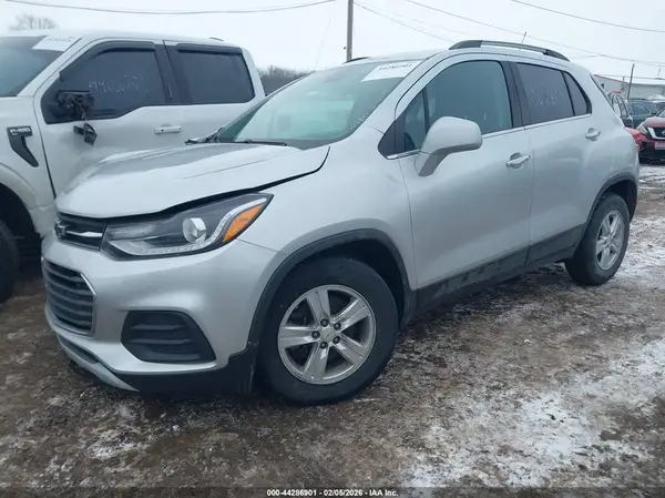 KL7CJLSB1KB759707 2019 CHEVROLET TRAX - Image 2