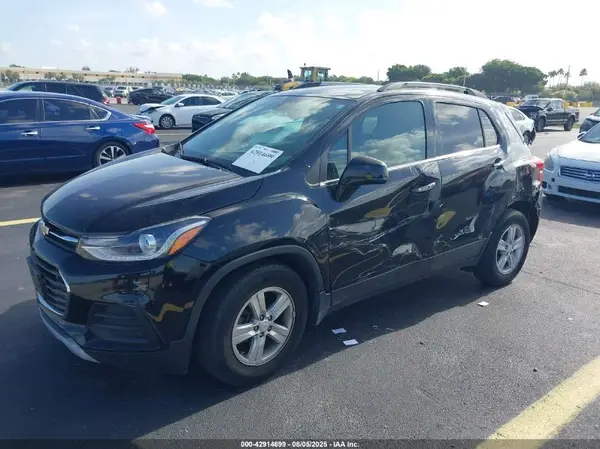 KL7CJLSB1KB762560 2019 CHEVROLET TRAX - Image 2