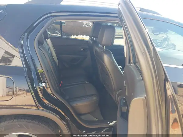 KL7CJLSB1KB785692 2019 CHEVROLET TRAX - Image 8