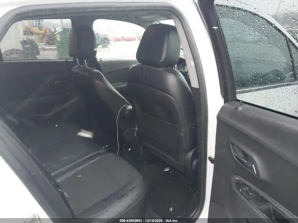 KL7CJLSB1KB820229 2019 CHEVROLET TRAX - Image 8