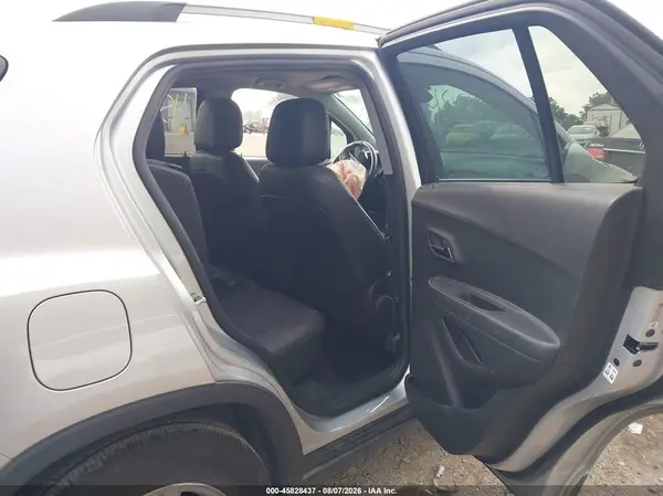 KL7CJLSB1KB866417 2019 CHEVROLET TRAX - Image 8