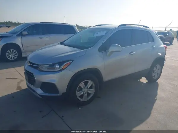 KL7CJLSB1KB872461 2019 CHEVROLET TRAX - Image 2