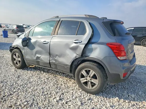 KL7CJLSB1KB875358 2019 CHEVROLET TRAX - Image 2
