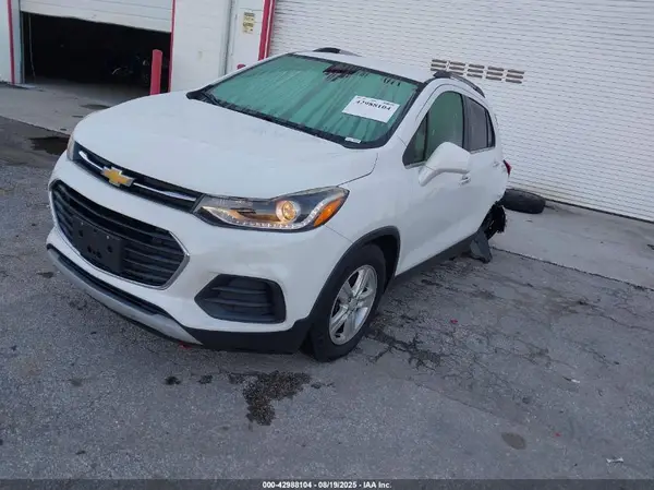 KL7CJLSB1KB889356 2019 CHEVROLET TRAX - Image 2