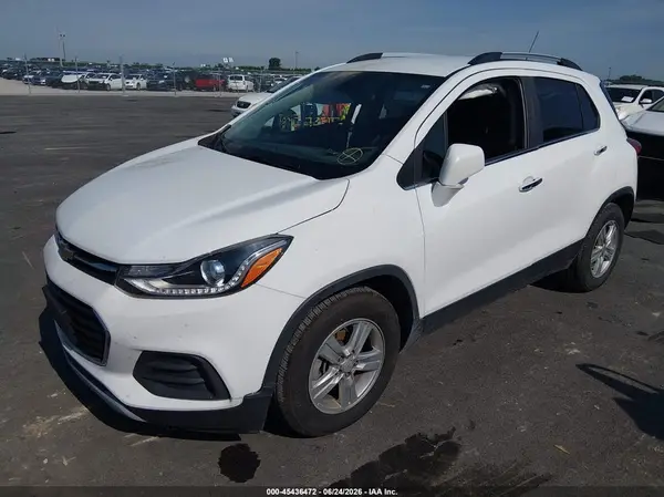 KL7CJLSB1KB892192 2019 CHEVROLET TRAX - Image 2