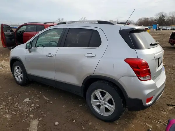 KL7CJLSB1KB895058 2019 CHEVROLET TRAX - Image 2
