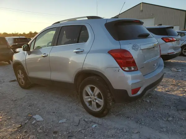 KL7CJLSB1KB910223 2019 CHEVROLET TRAX - Image 2