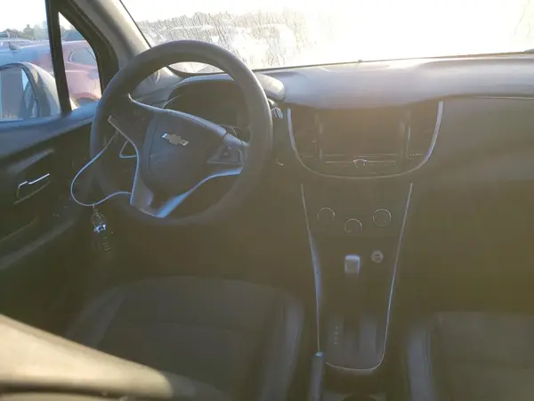 KL7CJLSB1KB910223 2019 CHEVROLET TRAX - Image 8