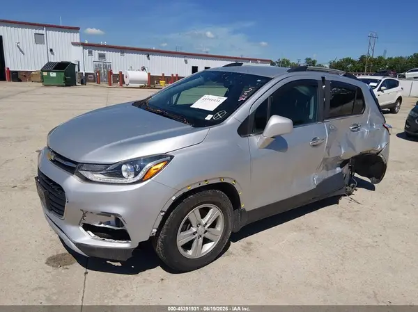 KL7CJLSB1KB916569 2019 CHEVROLET TRAX - Image 2