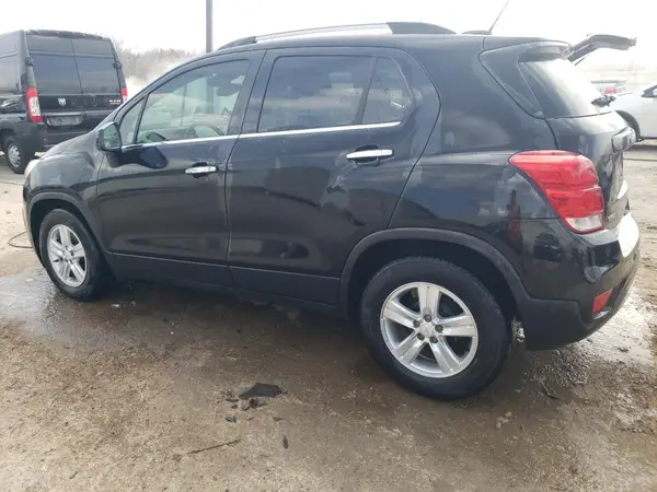 KL7CJLSB1KB931749 2019 CHEVROLET TRAX - Image 2