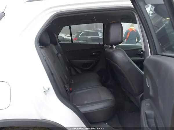 KL7CJLSB1KB935655 2019 CHEVROLET TRAX - Image 8