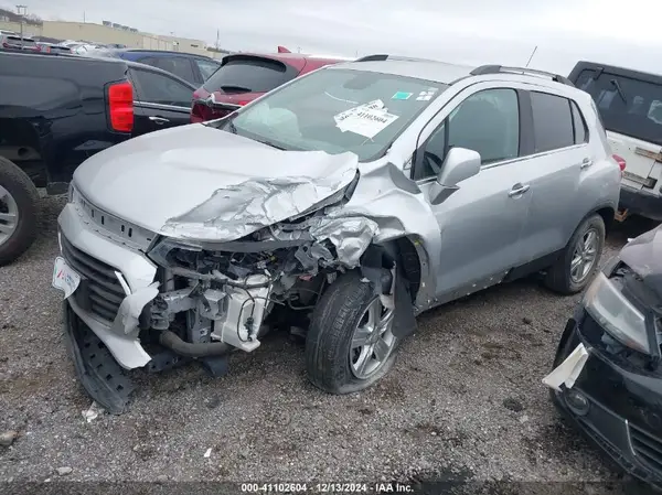 KL7CJLSB1KB960667 2019 CHEVROLET TRAX - Image 2