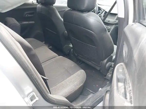 KL7CJLSB1KB960667 2019 CHEVROLET TRAX - Image 8