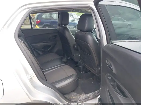 KL7CJLSB1KB961043 2019 CHEVROLET TRAX - Image 8