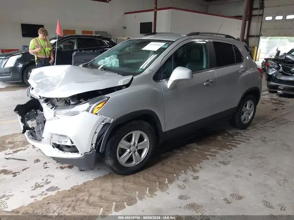 KL7CJLSB1KB962192 2019 CHEVROLET TRAX - Image 2