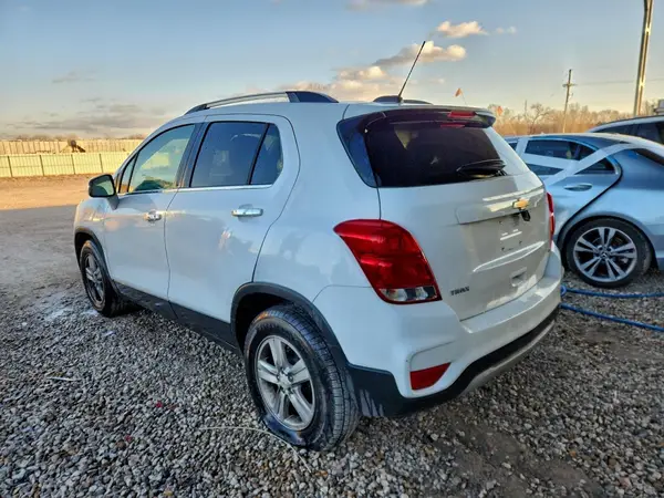 KL7CJLSB1LB007040 2020 CHEVROLET TRAX - Image 2
