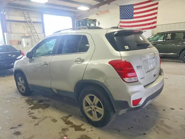 KL7CJLSB1LB011105 2020 CHEVROLET TRAX - Image 2