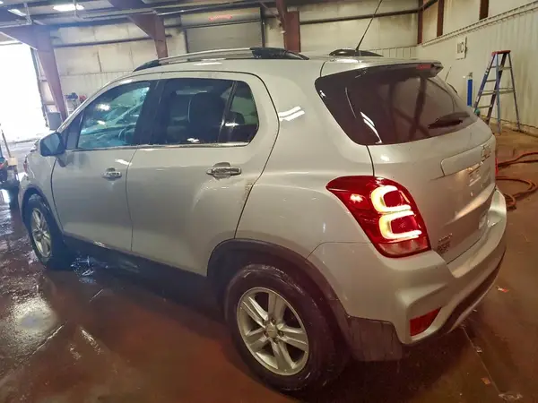 KL7CJLSB1LB011301 2020 CHEVROLET TRAX - Image 2