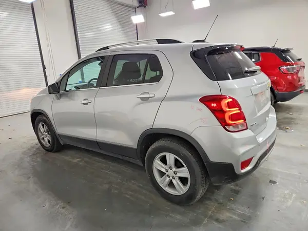 KL7CJLSB1LB016076 2020 CHEVROLET TRAX - Image 2
