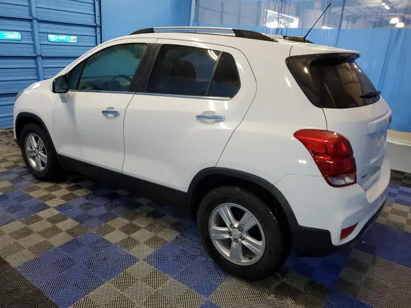 KL7CJLSB1LB041415 2020 CHEVROLET TRAX - Image 2