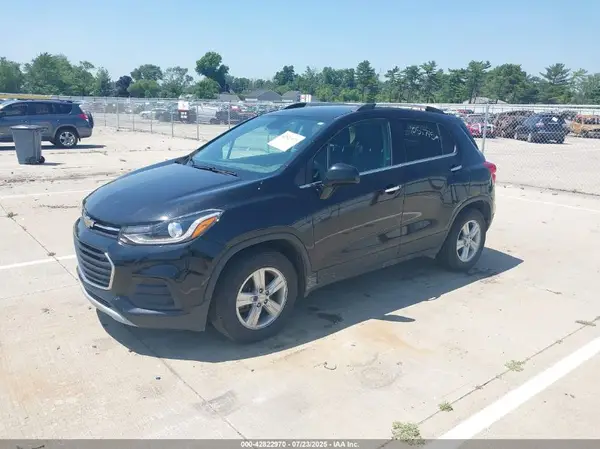 KL7CJLSB1LB052110 2020 CHEVROLET TRAX - Image 2