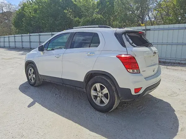 KL7CJLSB1LB059204 2020 CHEVROLET TRAX - Image 2
