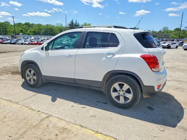 KL7CJLSB1LB086774 2020 CHEVROLET TRAX - Image 2