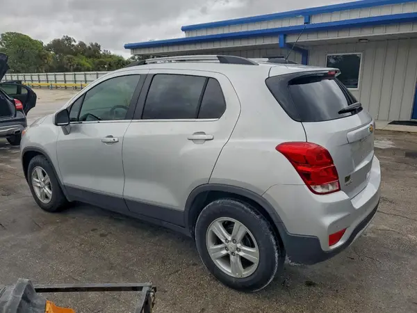 KL7CJLSB1LB321027 2020 CHEVROLET TRAX - Image 2