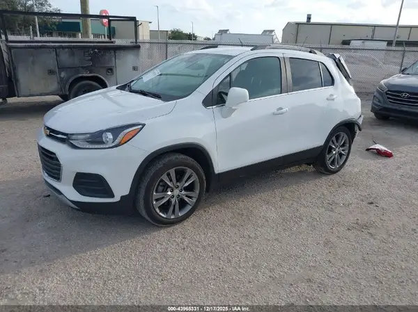 KL7CJLSB1LB329080 2020 CHEVROLET TRAX - Image 2