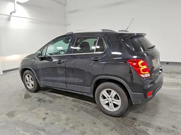 KL7CJLSB1LB329564 2020 CHEVROLET TRAX - Image 2