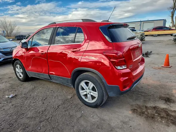 KL7CJLSB1LB353704 2020 CHEVROLET TRAX - Image 2
