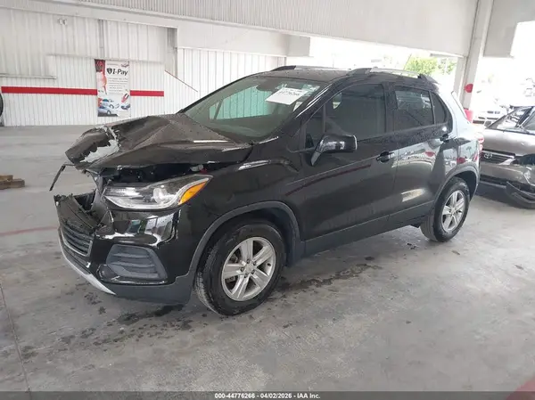 KL7CJLSB1MB303774 2021 CHEVROLET TRAX - Image 2