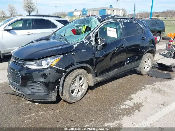 KL7CJLSB1MB308389 2021 CHEVROLET TRAX - Image 2