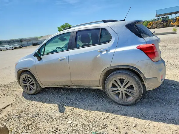 KL7CJLSB1MB310045 2021 CHEVROLET TRAX - Image 2