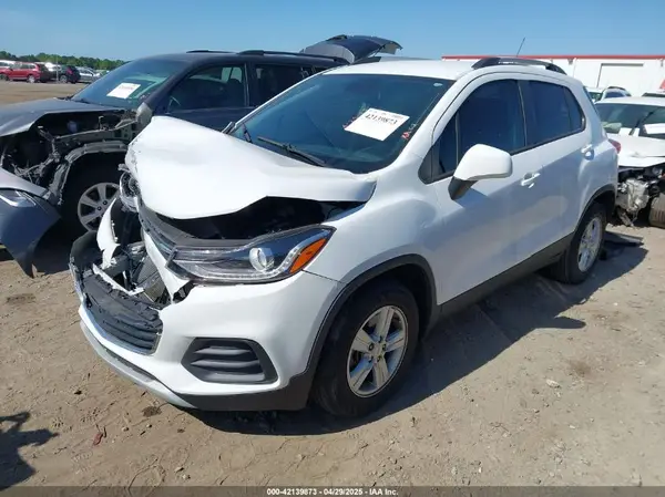 KL7CJLSB1MB312023 2021 CHEVROLET TRAX - Image 2