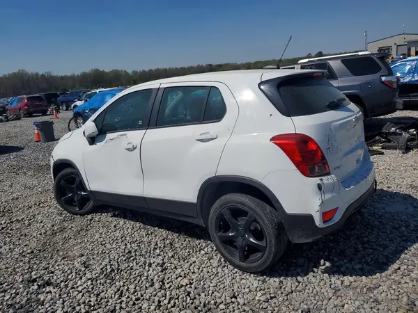 KL7CJLSB1MB318064 2021 CHEVROLET TRAX - Image 2