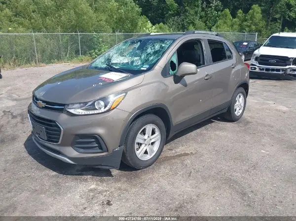 KL7CJLSB1MB320509 2021 CHEVROLET TRAX - Image 2