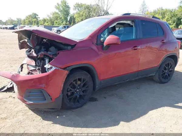 KL7CJLSB1MB324480 2021 CHEVROLET TRAX - Image 2