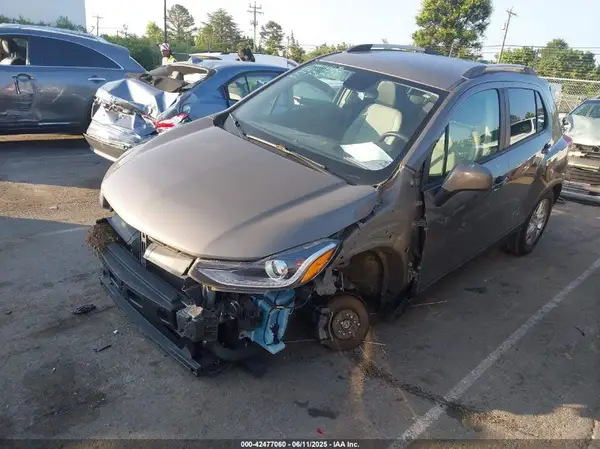 KL7CJLSB1MB330554 2021 CHEVROLET TRAX - Image 2