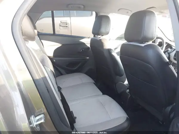 KL7CJLSB1MB330554 2021 CHEVROLET TRAX - Image 8