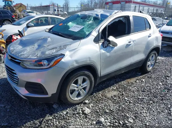 KL7CJLSB1MB338198 2021 CHEVROLET TRAX - Image 2
