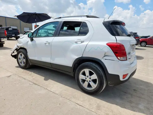 KL7CJLSB1MB347063 2021 CHEVROLET TRAX - Image 2
