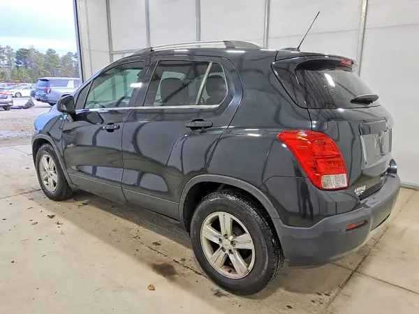 KL7CJLSB2GB569695 2016 CHEVROLET TRAX - Image 2