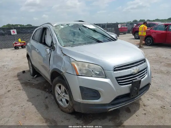 KL7CJLSB2GB571530 2016 CHEVROLET TRAX - Image 1