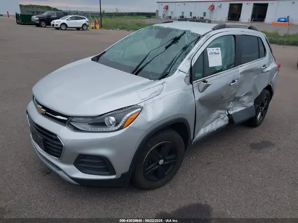 KL7CJLSB2HB061311 2017 CHEVROLET TRAX - Image 2