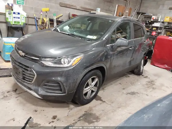 KL7CJLSB2HB163482 2017 CHEVROLET TRAX - Image 2