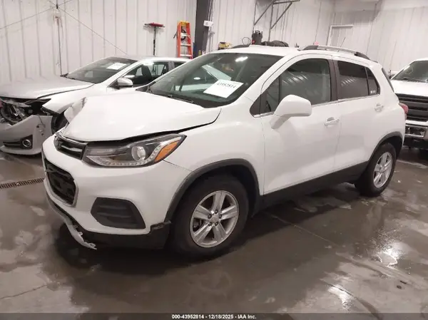 KL7CJLSB2HB226869 2017 CHEVROLET TRAX - Image 2