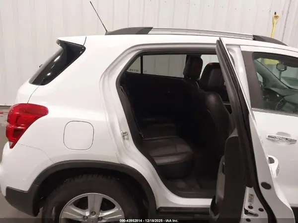 KL7CJLSB2HB226869 2017 CHEVROLET TRAX - Image 8