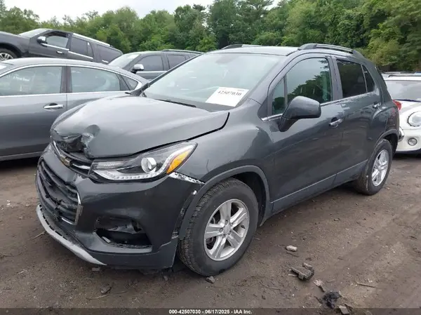KL7CJLSB2HB228301 2017 CHEVROLET TRAX - Image 2